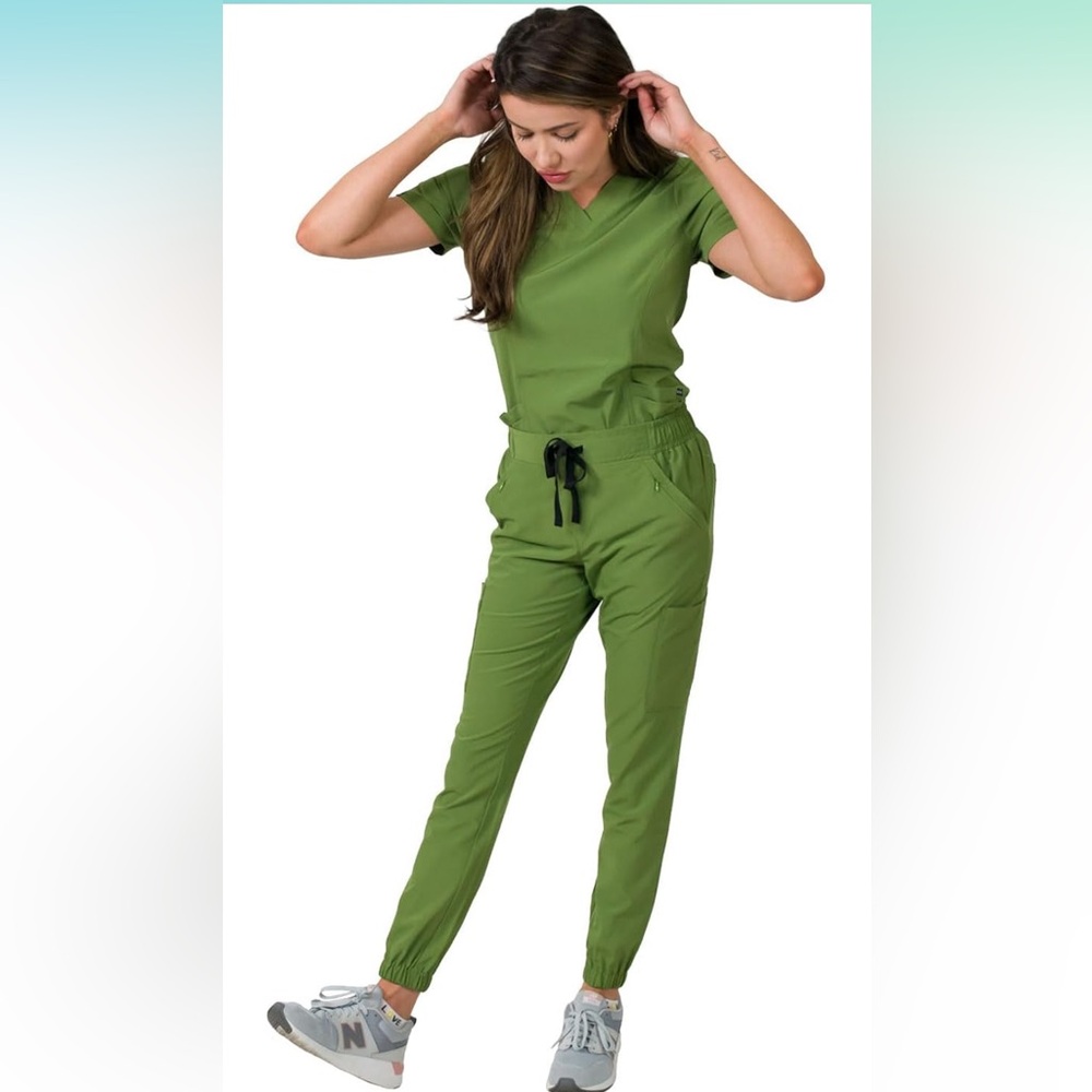New!!! Medgear 1 top and  2 bottoms small